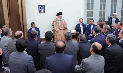 مبارزه با فساد از وظایف قطعی مدیران ارشد است/با مردم گرم بگیرید